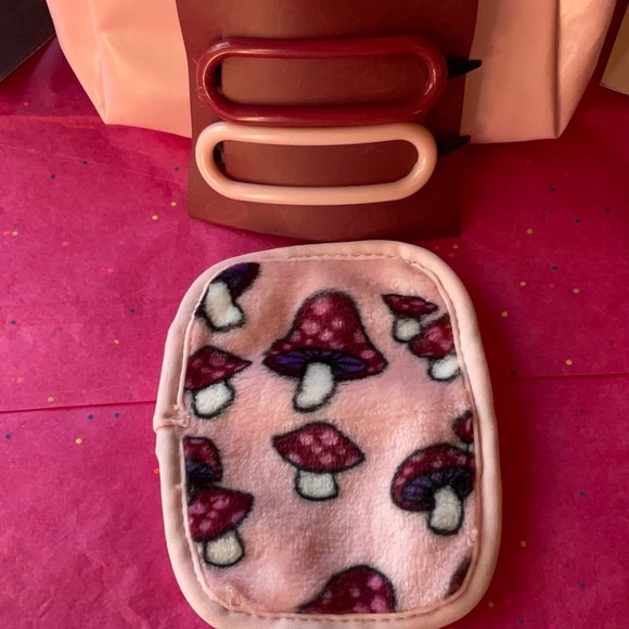 🍄 MAKE UP ERASER MUSHROOM  BUNDLE 🍄 - Picture 9 of 16